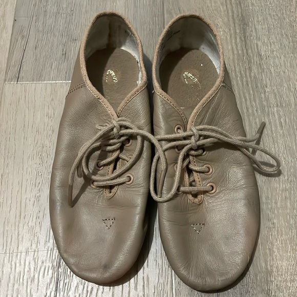 Kids Capezio tan lace up jazz shoes - Picture 5 of 5